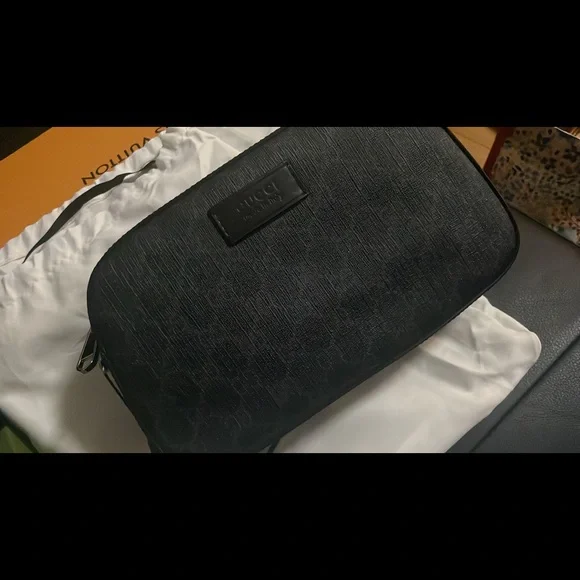 - Gucci GG BLACK SHOULDER BAG